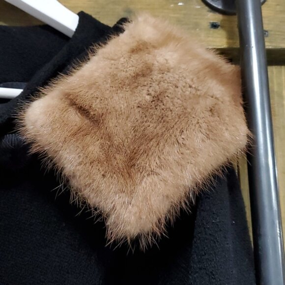 VINTAGE DEARDON BLACK LONG COAT WITH FUR COLLAR AND TRIM - Picture 5 of 16